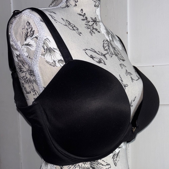 Victoria's Secret Black Plunge Push-Up Bra - Picture 3 of 7